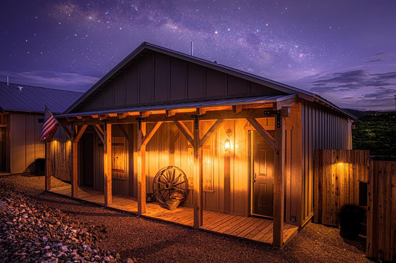 -Pet Friendly- Miners Cabin #5 -Two Double Beds - Private Balcony Tombstone Luaran gambar