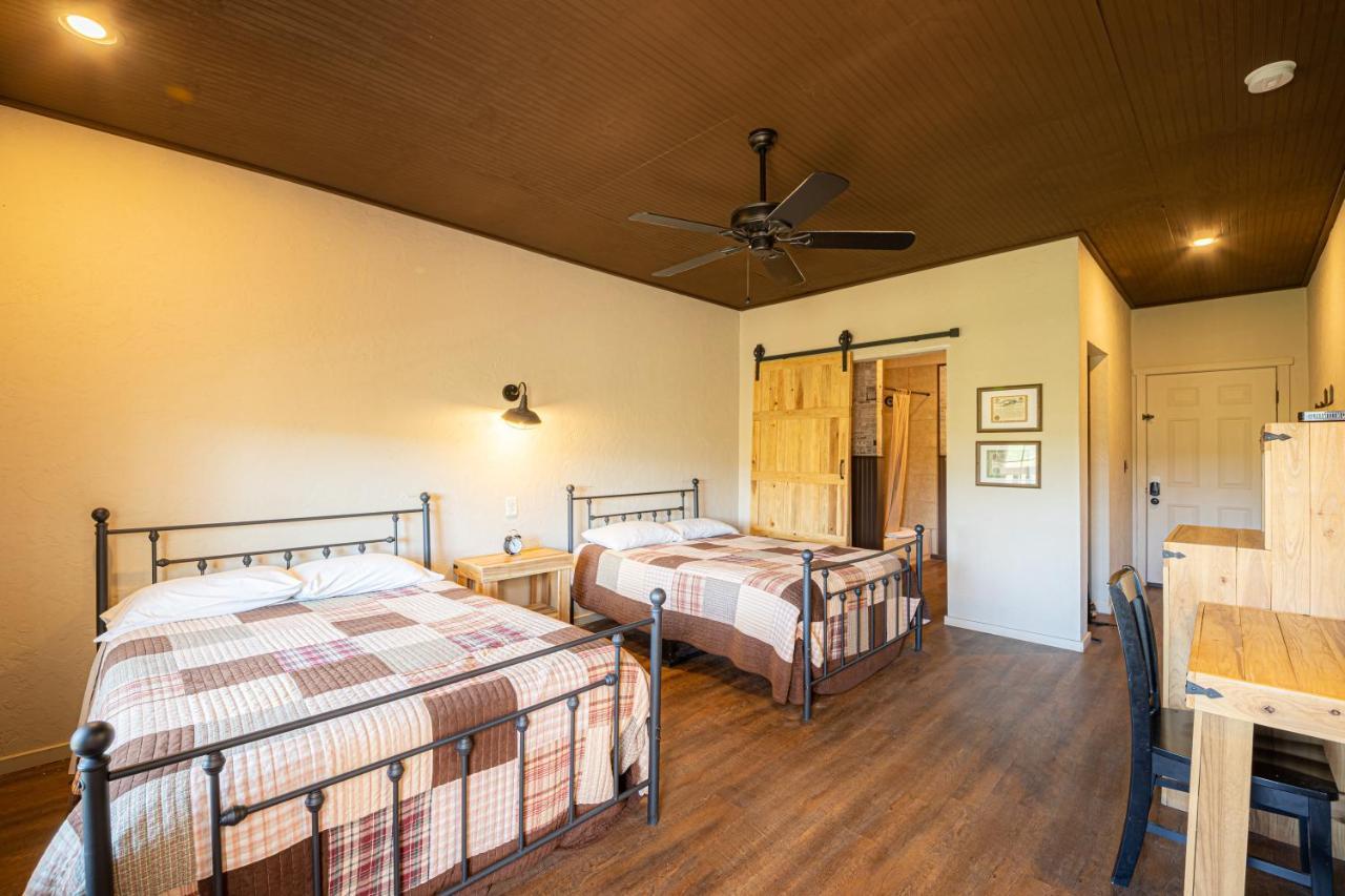 -Pet Friendly- Miners Cabin #5 -Two Double Beds - Private Balcony Tombstone Luaran gambar