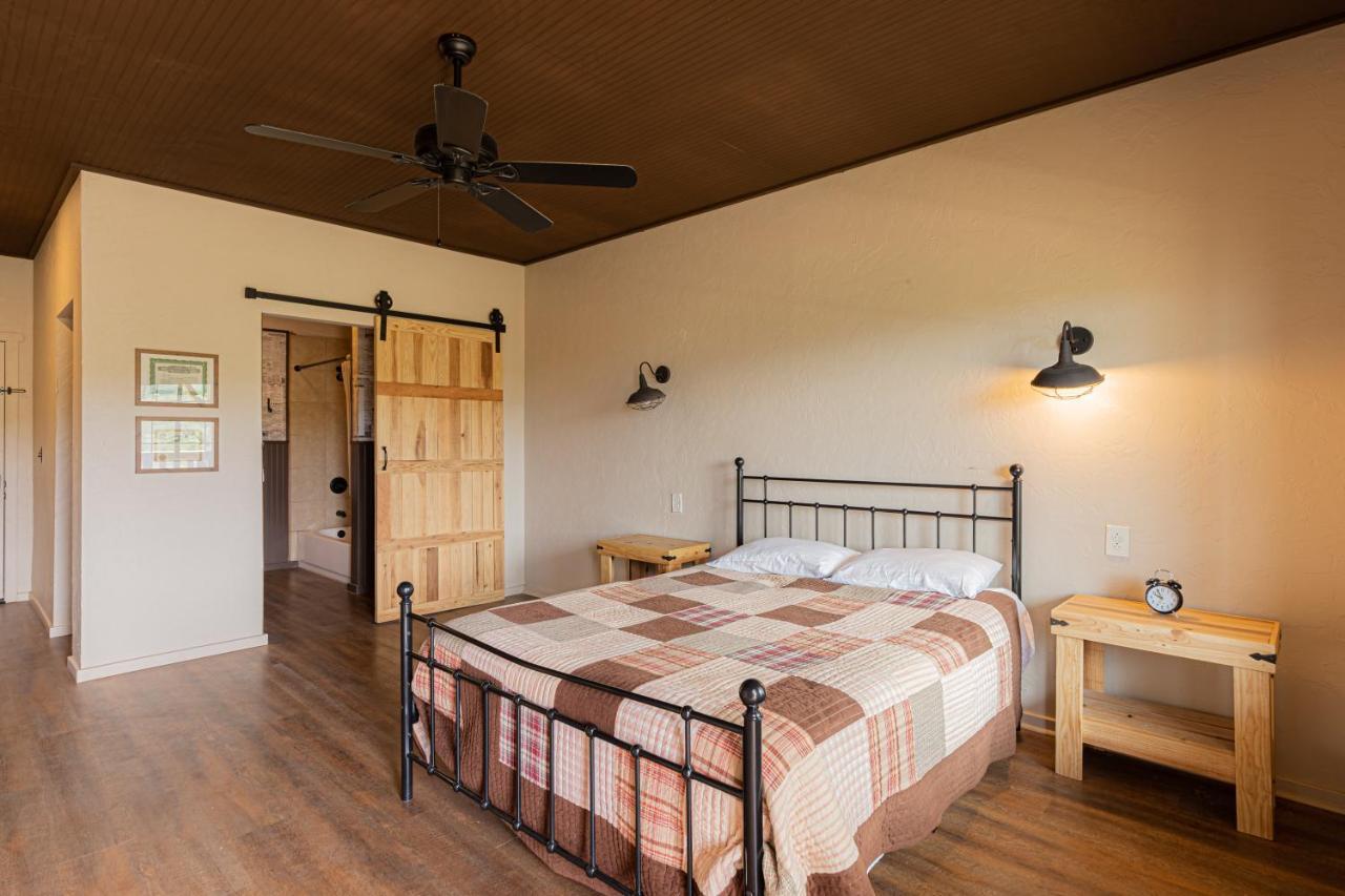-Pet Friendly- Miners Cabin #5 -Two Double Beds - Private Balcony Tombstone Luaran gambar