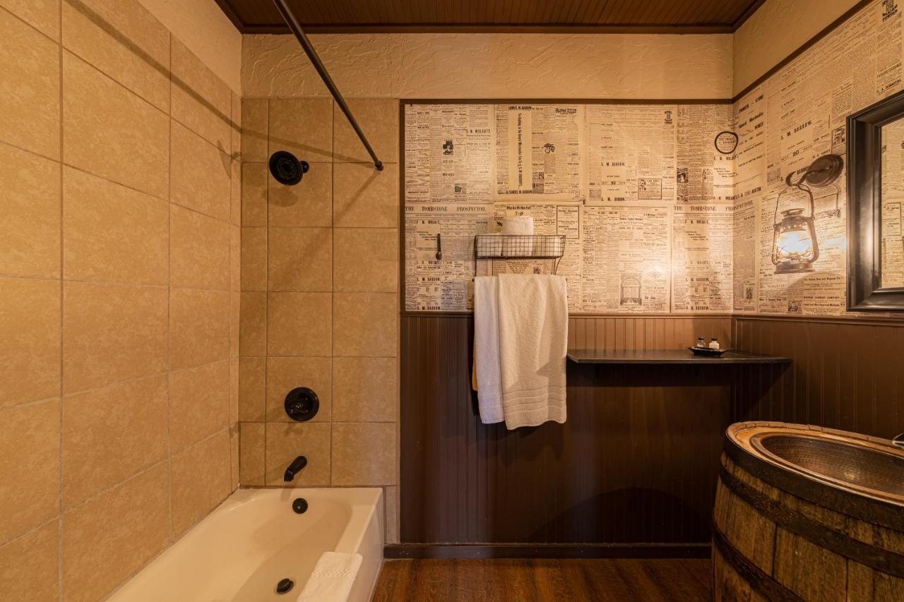 -Pet Friendly- Miners Cabin #5 -Two Double Beds - Private Balcony Tombstone Luaran gambar