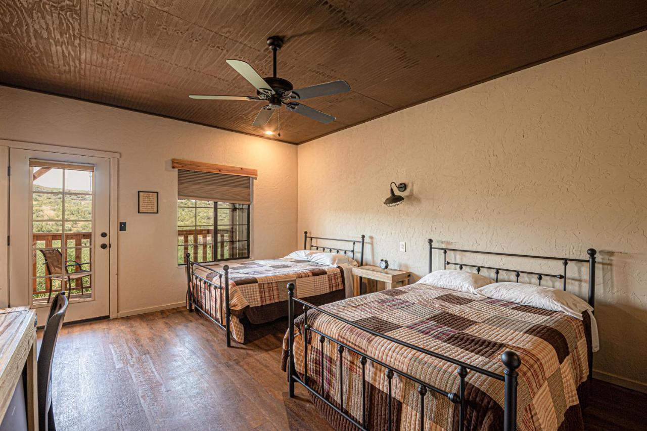 -Pet Friendly- Miners Cabin #5 -Two Double Beds - Private Balcony Tombstone Luaran gambar