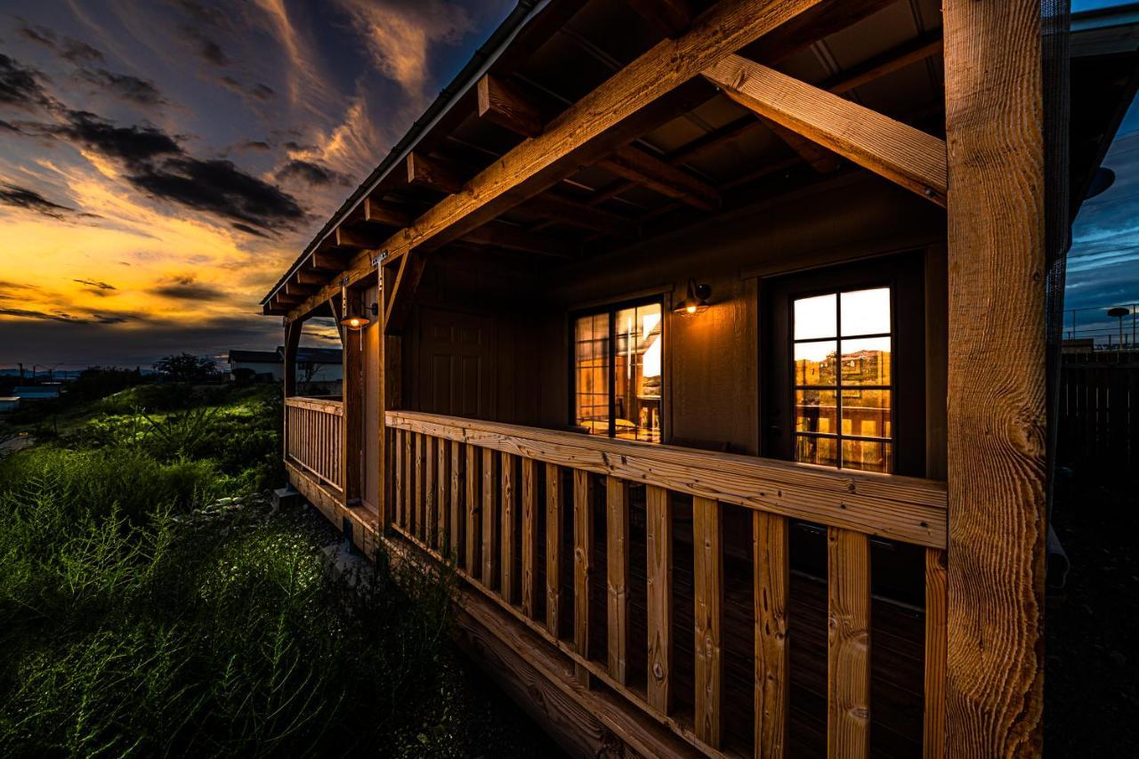 -Pet Friendly- Miners Cabin #5 -Two Double Beds - Private Balcony Tombstone Luaran gambar