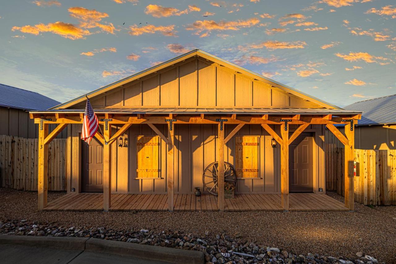 -Pet Friendly- Miners Cabin #5 -Two Double Beds - Private Balcony Tombstone Luaran gambar