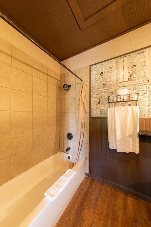 -Pet Friendly- Miners Cabin #5 -Two Double Beds - Private Balcony Tombstone Luaran gambar