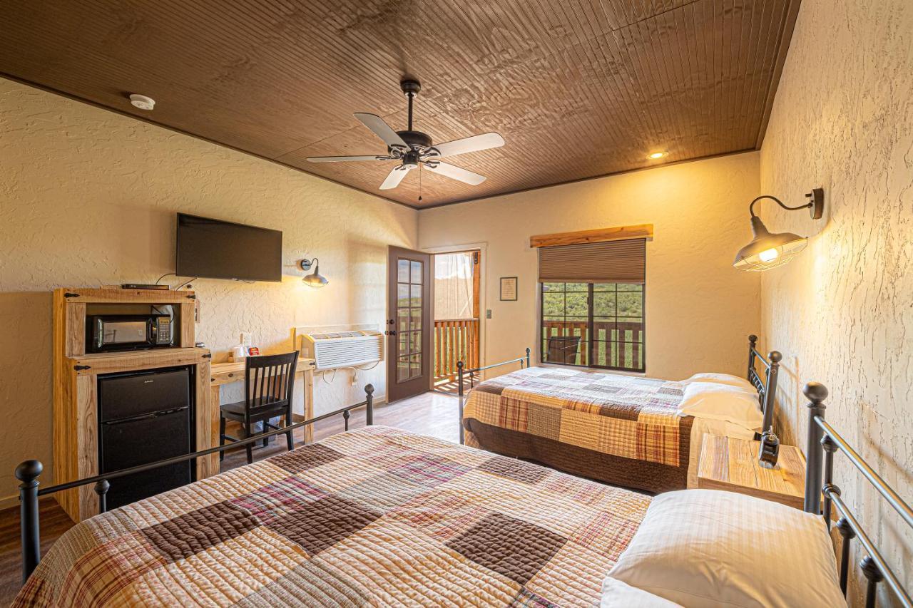 -Pet Friendly- Miners Cabin #5 -Two Double Beds - Private Balcony Tombstone Luaran gambar