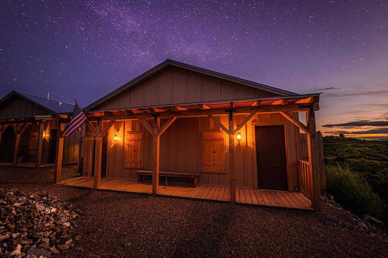 -Pet Friendly- Miners Cabin #5 -Two Double Beds - Private Balcony Tombstone Luaran gambar