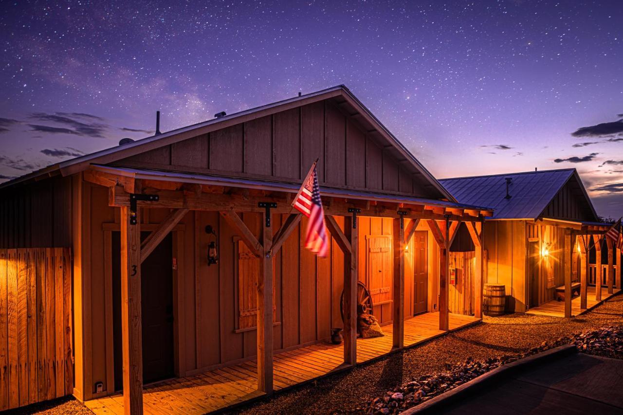-Pet Friendly- Miners Cabin #5 -Two Double Beds - Private Balcony Tombstone Luaran gambar