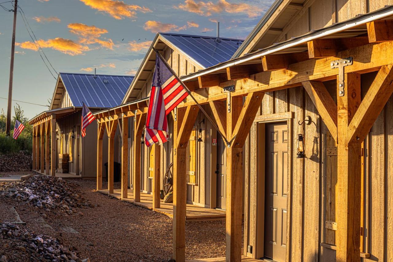 -Pet Friendly- Miners Cabin #5 -Two Double Beds - Private Balcony Tombstone Luaran gambar