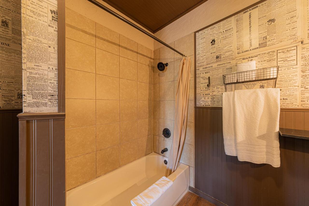 -Pet Friendly- Miners Cabin #5 -Two Double Beds - Private Balcony Tombstone Luaran gambar