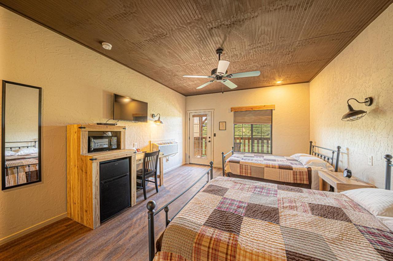 -Pet Friendly- Miners Cabin #5 -Two Double Beds - Private Balcony Tombstone Luaran gambar