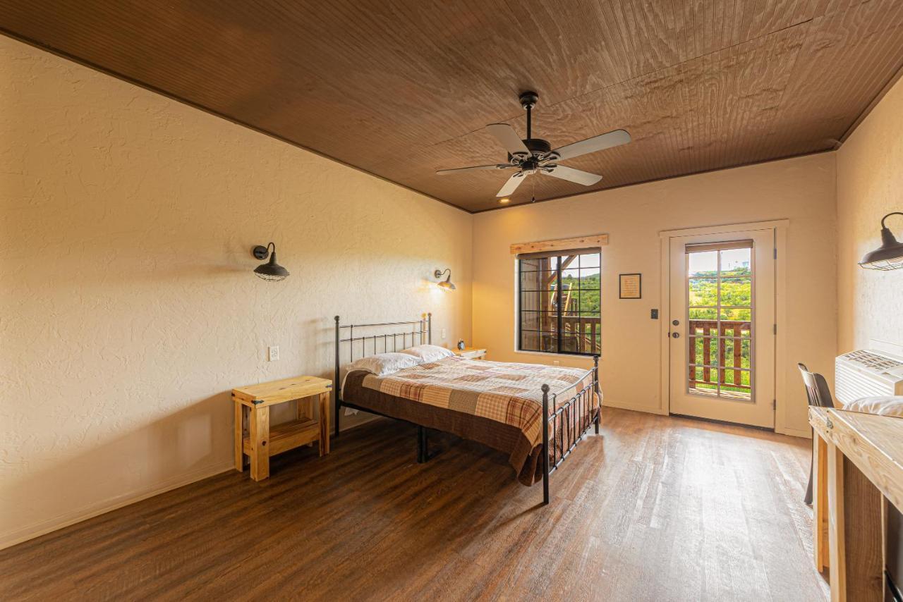 -Pet Friendly- Miners Cabin #5 -Two Double Beds - Private Balcony Tombstone Luaran gambar